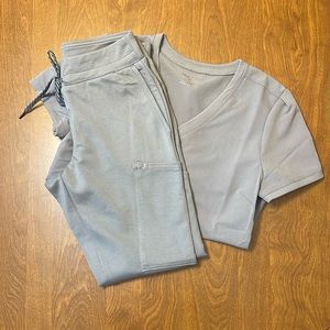 NEVER WORN: JAANUU XS Helia Slim Scrub Top and XSP Slim Cargo Pant